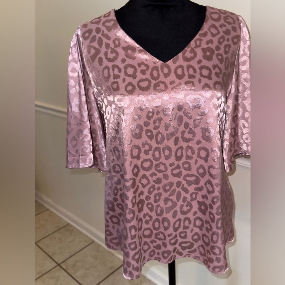 Savanna Jane Blush Satin Leopard Print Top – Size Small